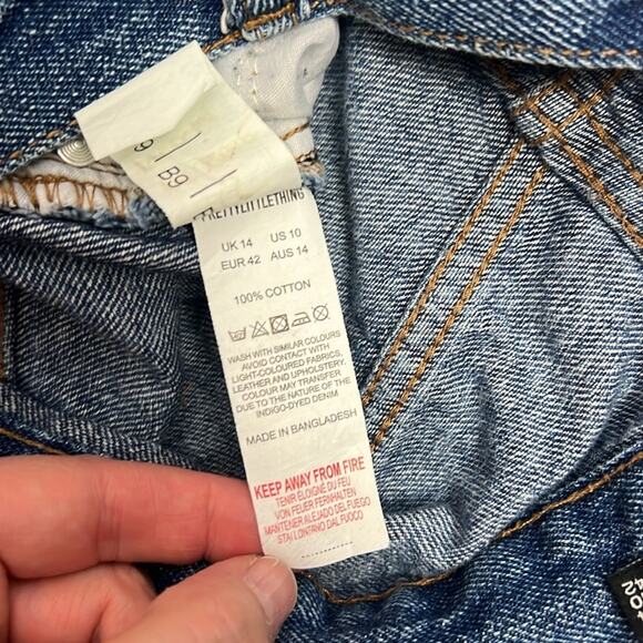 Pretty Little Thing medium wash high waist curvy fit blue jeans 10 - Picture 10 of 10